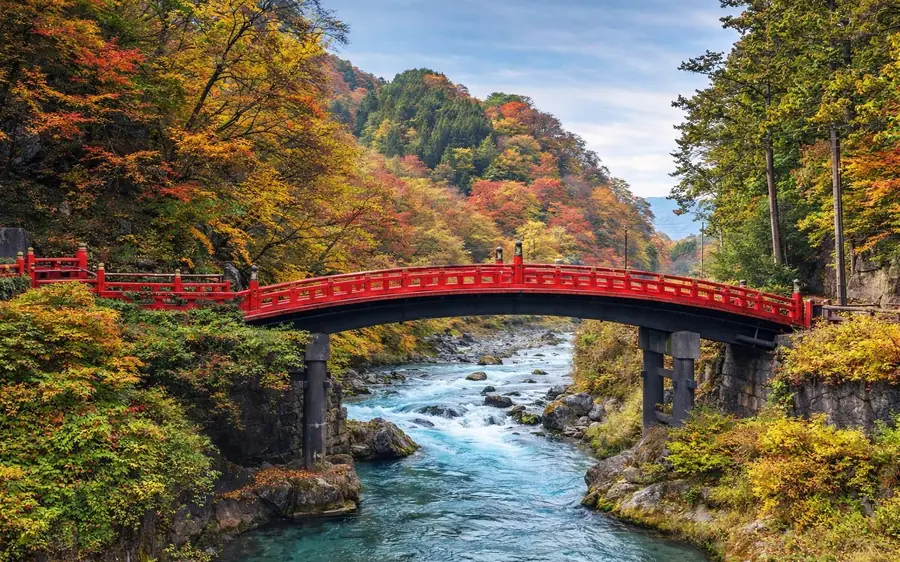 The Shinkyo bridge over the Daiya river in autumn