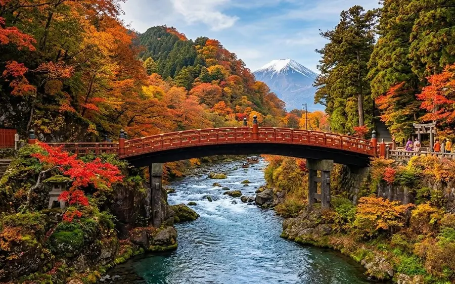 The Shinkyo bridge at Nikko in full autumn colour